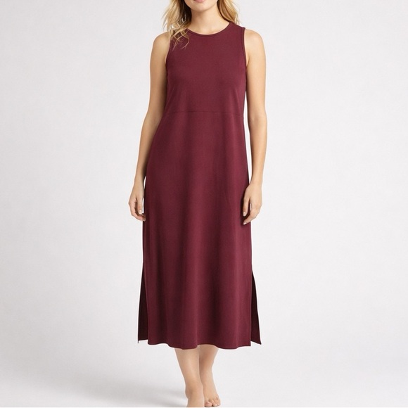 L.L. Bean Dresses & Skirts - L.L. Bean Traveler Knit Sleeveless Dress Burgundy Small Petite SP Side Slit